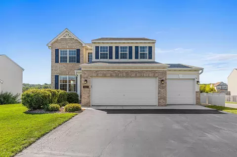 8421 Blazing Star Cir, Shakopee, MN 55379