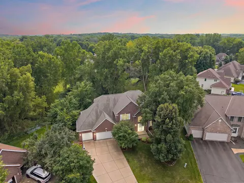 1401 Larkspur Ct, Woodbury, MN 55129
