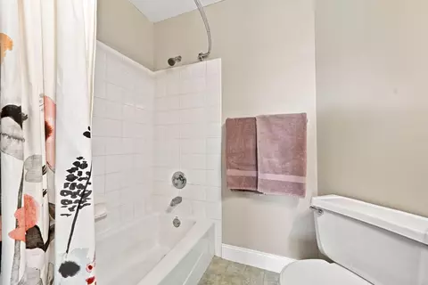 Bath - 2331 Schoolmaster Dr, Chaska, MN 55318 photo 6 of 7