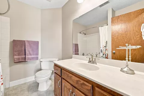 Bath - 2331 Schoolmaster Dr, Chaska, MN 55318 photo 5 of 7