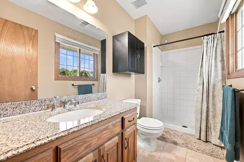 Bath - 2331 Schoolmaster Dr, Chaska, MN 55318 photo 2 of 7
