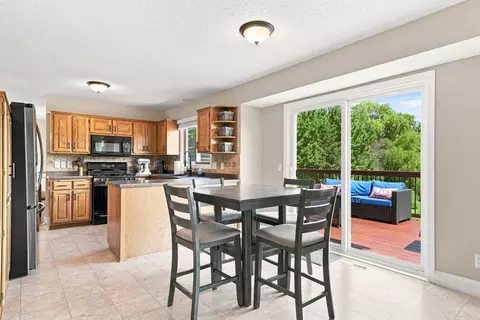 Kitchen - 2331 Schoolmaster Dr, Chaska, MN 55318 photo 4 of 7