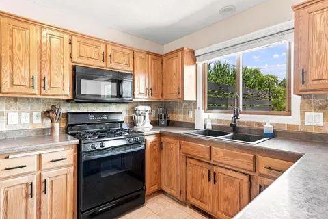 Kitchen - 2331 Schoolmaster Dr, Chaska, MN 55318 photo 1 of 7
