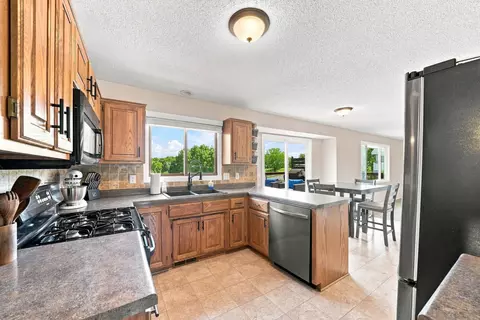 Kitchen - 2331 Schoolmaster Dr, Chaska, MN 55318 photo 3 of 7