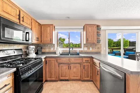 Kitchen - 2331 Schoolmaster Dr, Chaska, MN 55318 photo 2 of 7