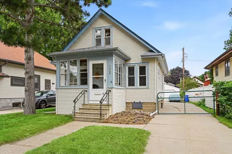 1426 Pascal St N, Saint Paul, MN 55108