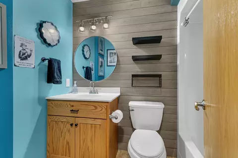 Bath - 2236 232nd St, Saint Augusta, MN 56301 photo 2 of 3