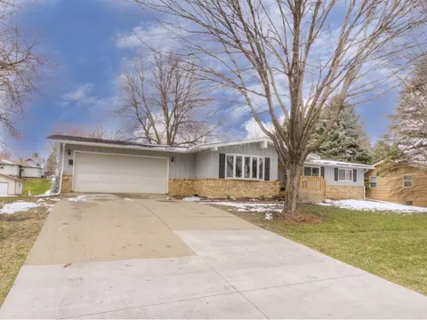 332 W 2nd St, Waconia, MN 55387