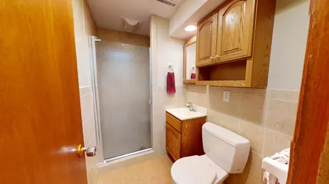 Bath - 902 3rd Ave S, Albert Lea, MN 56007 photo 3 of 3