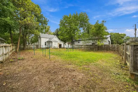Exterior - 536 E Maple St, River Falls, WI 54022 photo 2 of 2