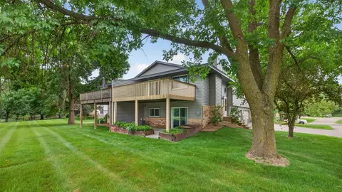 7205 Pontiac Cir, Chanhassen, MN 55317