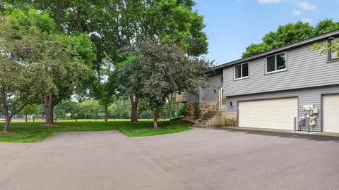7205 Pontiac Cir, Chanhassen, MN 55317
