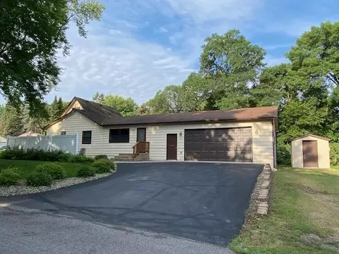 302 4th St S, Princeton, MN 55371