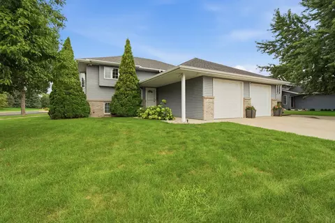 653 Grayhawk Dr, Mankato, MN 56001