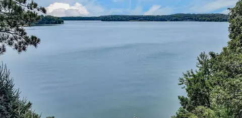 5561 N Shore Dr, Eau Claire, WI 54703