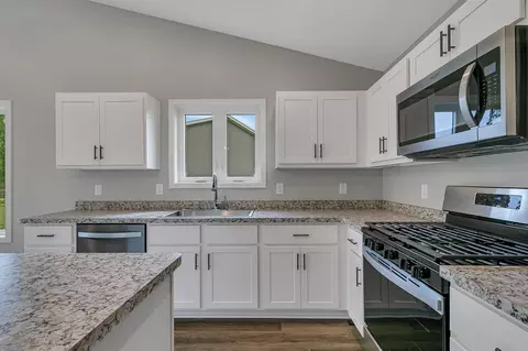 Kitchen - 24289 Forest View Cir, Saint Augusta, MN 56301 photo 4 of 5