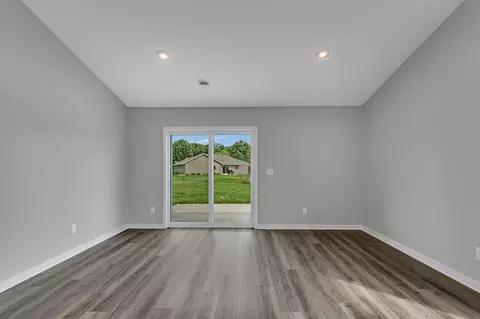 Living - 24289 Forest View Cir, Saint Augusta, MN 56301 photo 2 of 3
