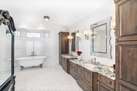 Bath - 580 Marshall St, Duluth, MN 55803 photo 1 of 6