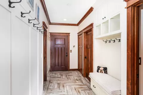 Entry Way - 580 Marshall St, Duluth, MN 55803 photo 1 of 1