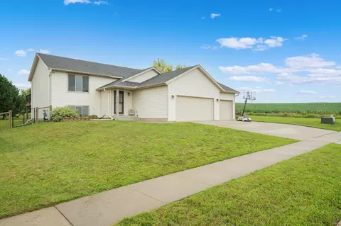 1440 Sun Rise Dr NE, Pine Island, MN 55963