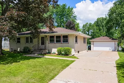 1843 Grant Rd, Arden Hills, MN 55112