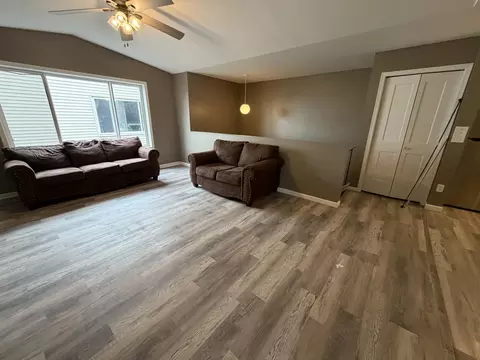 557 Kendall Dr, Hastings, MN 55033