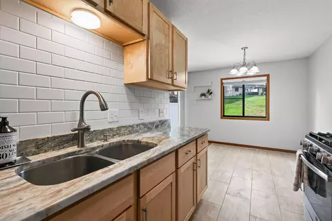 Kitchen - 3215 Valley Ridge Dr #56, Eagan, MN 55121 photo 5 of 5