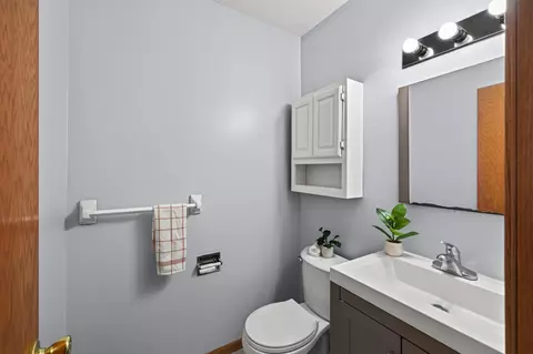 Bath - 3215 Valley Ridge Dr #56, Eagan, MN 55121 photo 2 of 2
