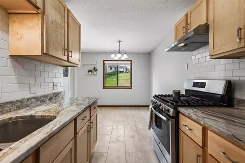 Kitchen - 3215 Valley Ridge Dr #56, Eagan, MN 55121 photo 4 of 5
