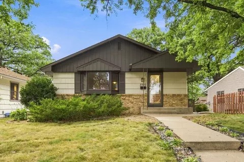 7720 Edgebrook Dr, Saint Louis Park, MN 55426