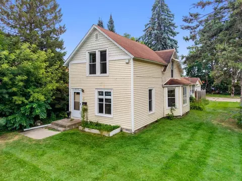 2174 8th St, White Bear Lake, MN 55110