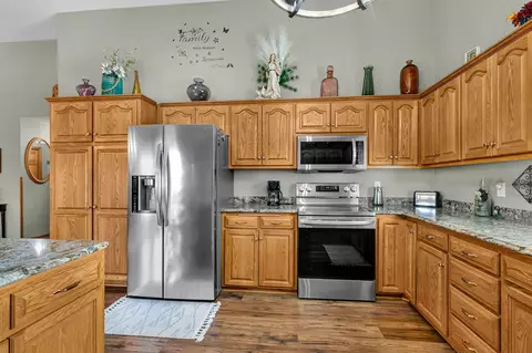 Kitchen - 1785 Cypress Rd, Saint Cloud, MN 56303 photo 4 of 5