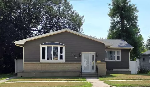 705 5th St SW, Valley City, ND 58072