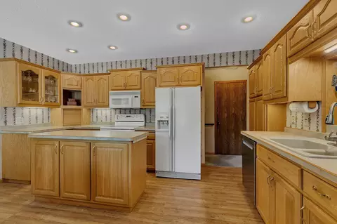 Kitchen - 21 Traverse Rd, Saint Cloud, MN 56301 photo 3 of 5