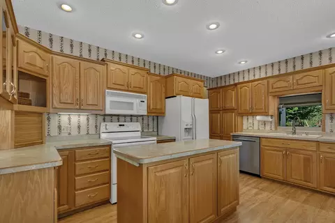 Kitchen - 21 Traverse Rd, Saint Cloud, MN 56301 photo 5 of 5