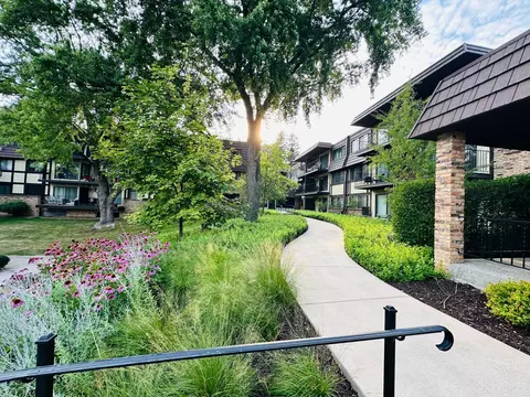 205 Barry Ave S #306, Wayzata, MN 55391
