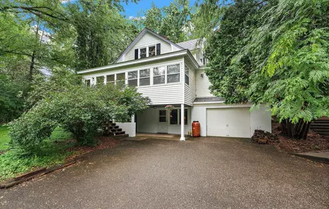 981 Rosabell St, Marine On Saint Croix, MN 55047
