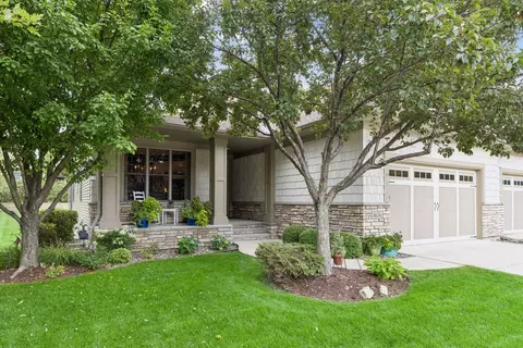 8636 Lake Riley Dr, Chanhassen, MN 55317
