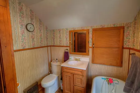 Bath - 519 Buchanan St, Red Wing, MN 55066 photo 2 of 2