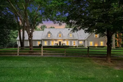 235 Hollander Rd, Wayzata, MN 55391