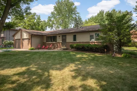 2264 Heritage Ln, New Brighton, MN 55112