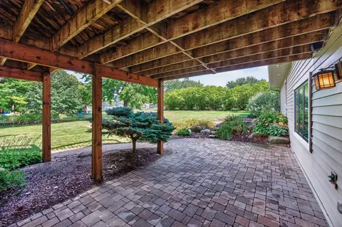 Exterior - 1945 Beaver Dam Ct, Eagan, MN 55122 photo 5 of 9