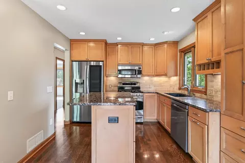 Kitchen - 1945 Beaver Dam Ct, Eagan, MN 55122 photo 2 of 3