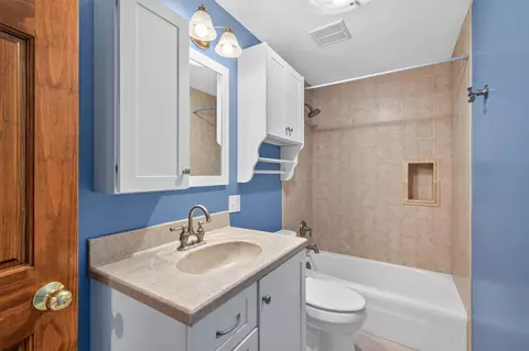 Bath - 1945 Beaver Dam Ct, Eagan, MN 55122 photo 2 of 2