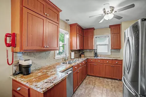 1595 Maywood St, Saint Paul, MN 55117