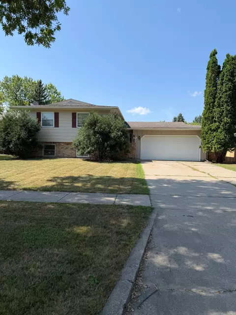2905 11th St S, Fargo, ND 58103