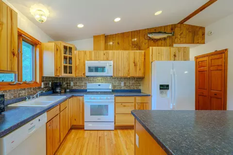 Kitchen - 12946 390th St, Laporte, MN 56461 photo 4 of 5
