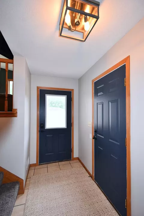 Entry Way - 101 6th Ave NE, Elgin, MN 55932 photo 1 of 2