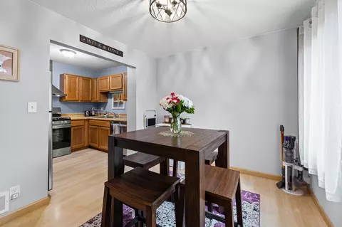 Dining - 3253 Evergreen Dr, Eagan, MN 55121 photo 3 of 6