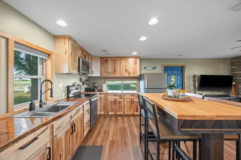 Kitchen - 11341 County 10, Osakis, MN 56360 photo 2 of 4